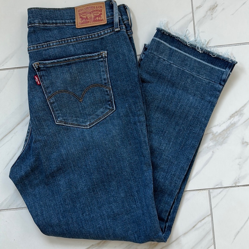 Levi’s 724 high rise straight 31 straight leg cropped jeans frayed leg